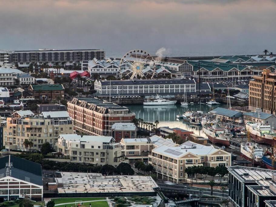 Stunning 1-Bedroom Apartment With Mountain Views Cape Town Exterior photo