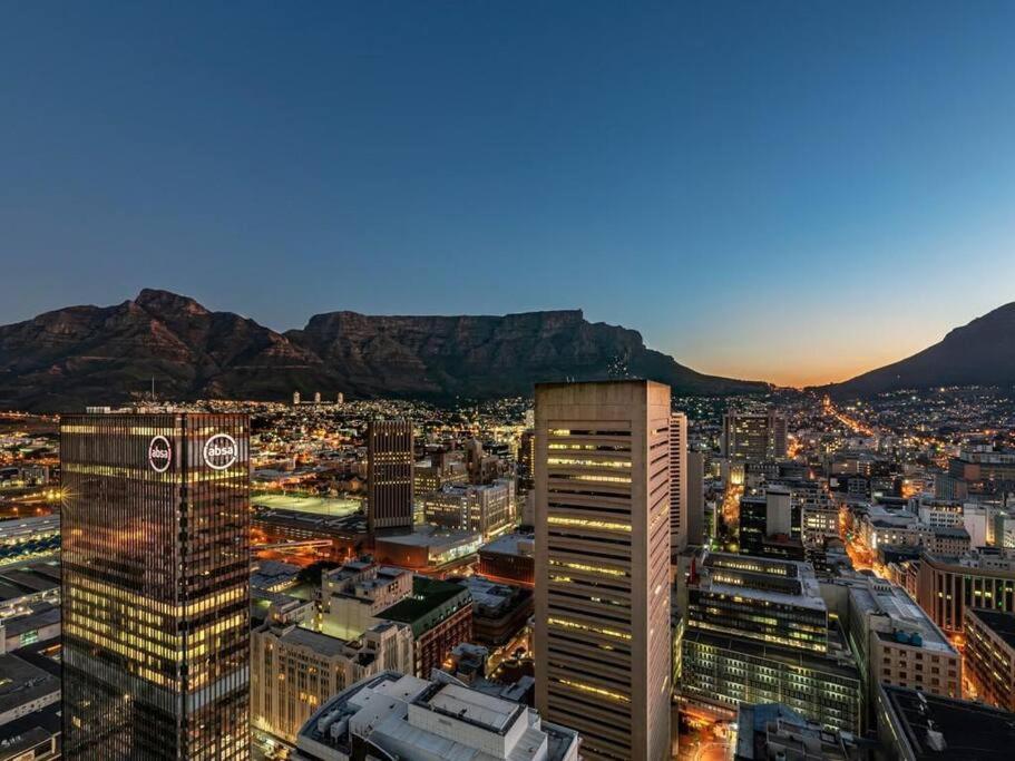 Stunning 1-Bedroom Apartment With Mountain Views Cape Town Exterior photo